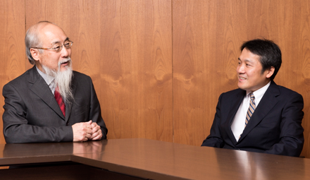[Photo] Prof. Shibahara and Assistant Prof. Misu